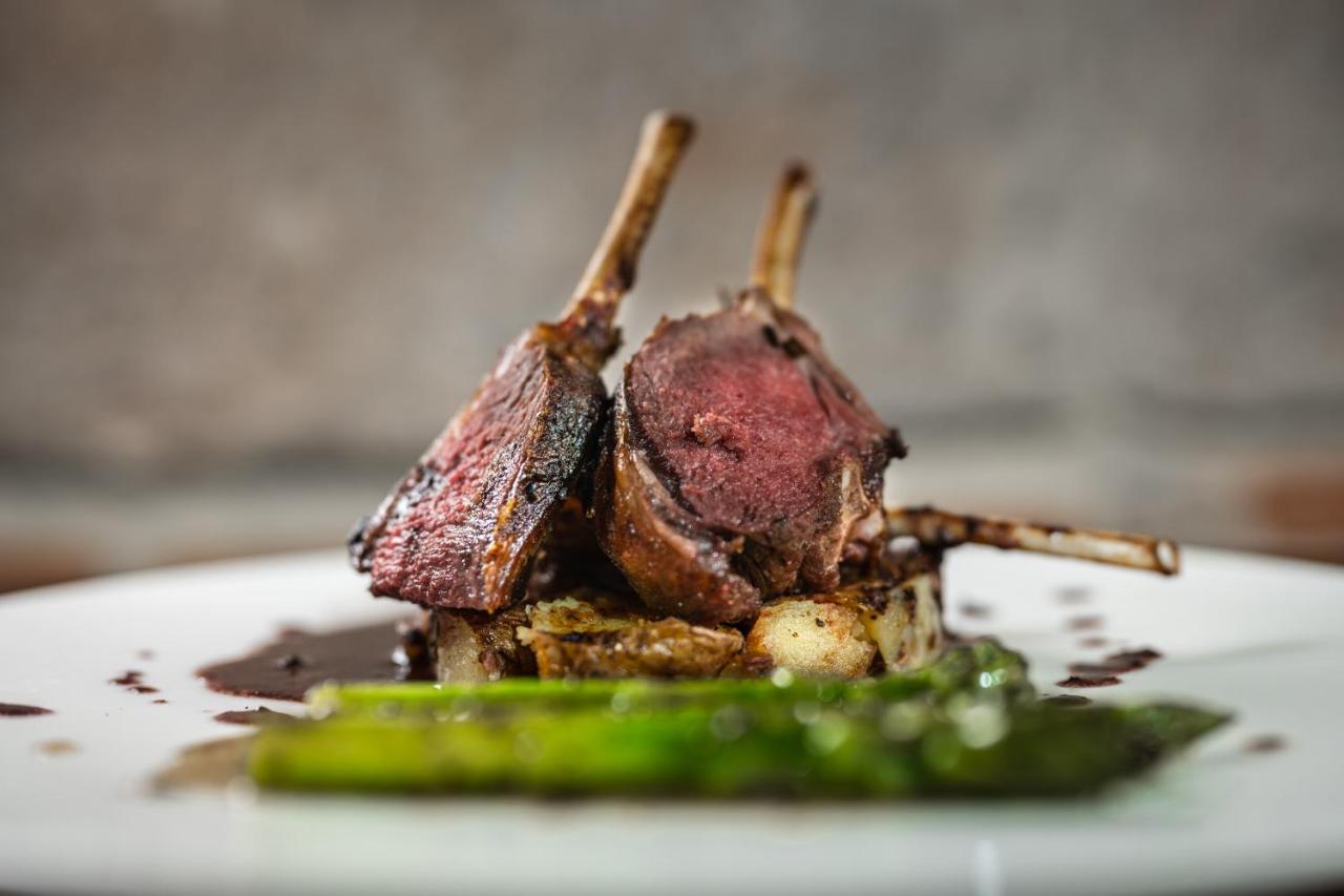 קרקוב Hotel Polski Pod Bialym Orlem מראה חיצוני תמונה Rack of lamb